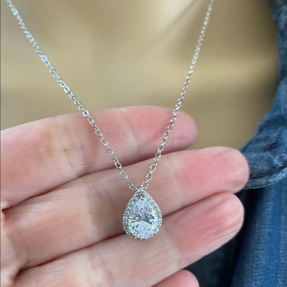 Jewelry - Beautiful CZ necklace